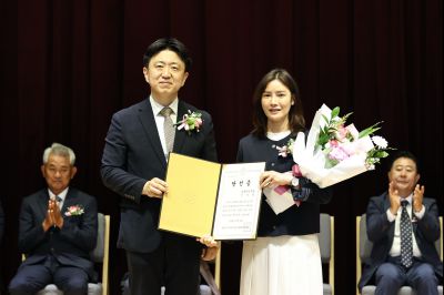 제9회 전국동시지방선거 정명근 당선인 당선증 교부식 C1KS5347_resize.JPG