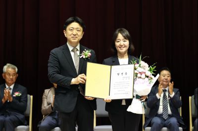 제9회 전국동시지방선거 정명근 당선인 당선증 교부식 C1KS5351_resize.JPG
