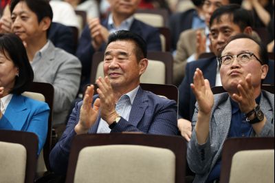 제9회 전국동시지방선거 정명근 당선인 당선증 교부식 C1KS5512_resize.JPG