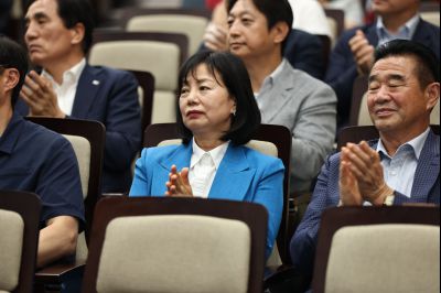 제9회 전국동시지방선거 정명근 당선인 당선증 교부식 C1KS5516_resize.JPG