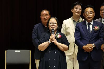 제9회 전국동시지방선거 정명근 당선인 당선증 교부식 C1KS5533_resize.JPG