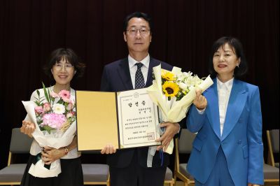 제9회 전국동시지방선거 정명근 당선인 당선증 교부식 C1KS5656_resize.JPG