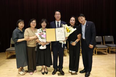 제9회 전국동시지방선거 정명근 당선인 당선증 교부식 C1KS5663_resize.JPG