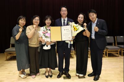 제9회 전국동시지방선거 정명근 당선인 당선증 교부식 C1KS5670_resize.JPG