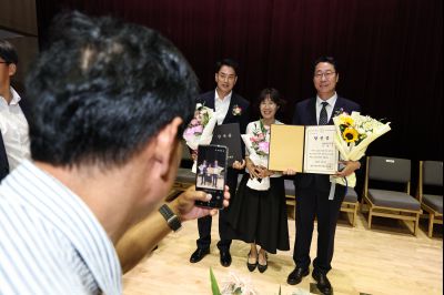 제9회 전국동시지방선거 정명근 당선인 당선증 교부식 C1KS5671_resize.JPG