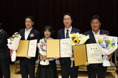 제9회 전국동시지방선거 정명근 당선인 당선증 교부식 C1KS5677_resize.JPG