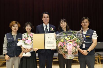 제9회 전국동시지방선거 정명근 당선인 당선증 교부식 C1KS5682_resize.JPG