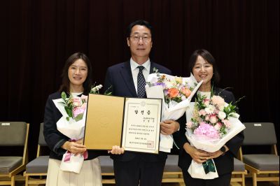 제9회 전국동시지방선거 정명근 당선인 당선증 교부식 C1KS5741_resize.JPG