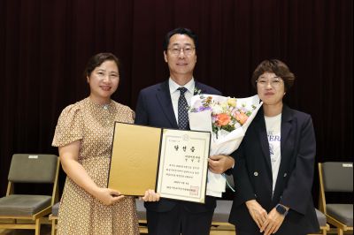 제9회 전국동시지방선거 정명근 당선인 당선증 교부식 C1KS5744_resize.JPG