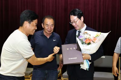 제9회 전국동시지방선거 정명근 당선인 당선증 교부식 C1KS5765_resize.JPG
