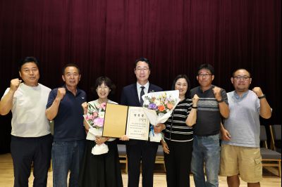 제9회 전국동시지방선거 정명근 당선인 당선증 교부식 C1KS5767_resize.JPG