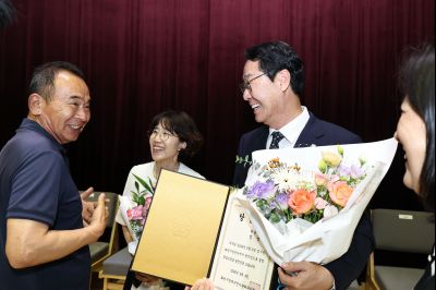 제9회 전국동시지방선거 정명근 당선인 당선증 교부식 C1KS5777_resize.JPG