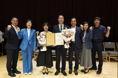 제9회 전국동시지방선거 정명근 당선인 당선증 교부식 C1KS5851_resize.JPG
