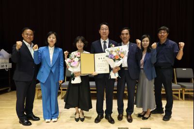 제9회 전국동시지방선거 정명근 당선인 당선증 교부식 C1KS5857_resize.JPG